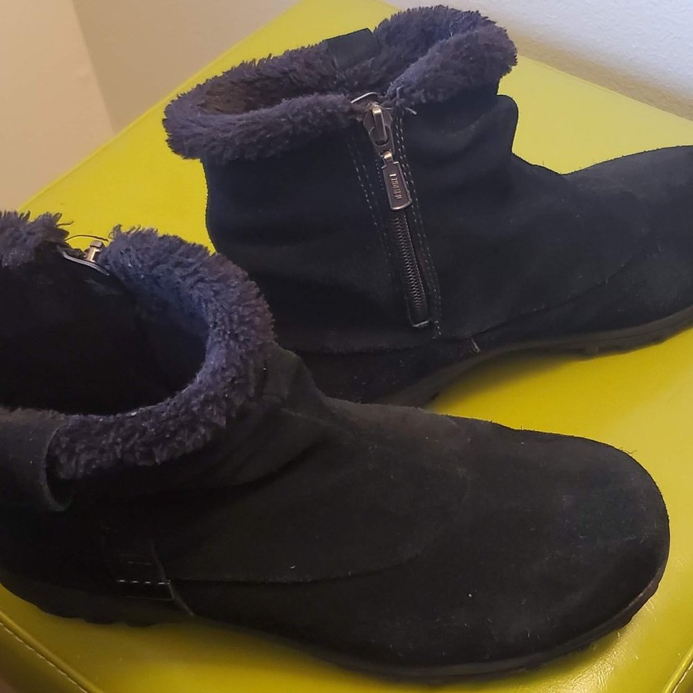 Women's Water Resistant Bootie by Khombu - Size 10M
